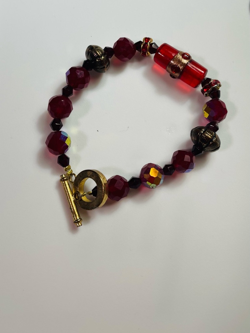 Vintage 90s Hand Crafted Burgundy Faceted Bead Bracelet with Gold Toggle
